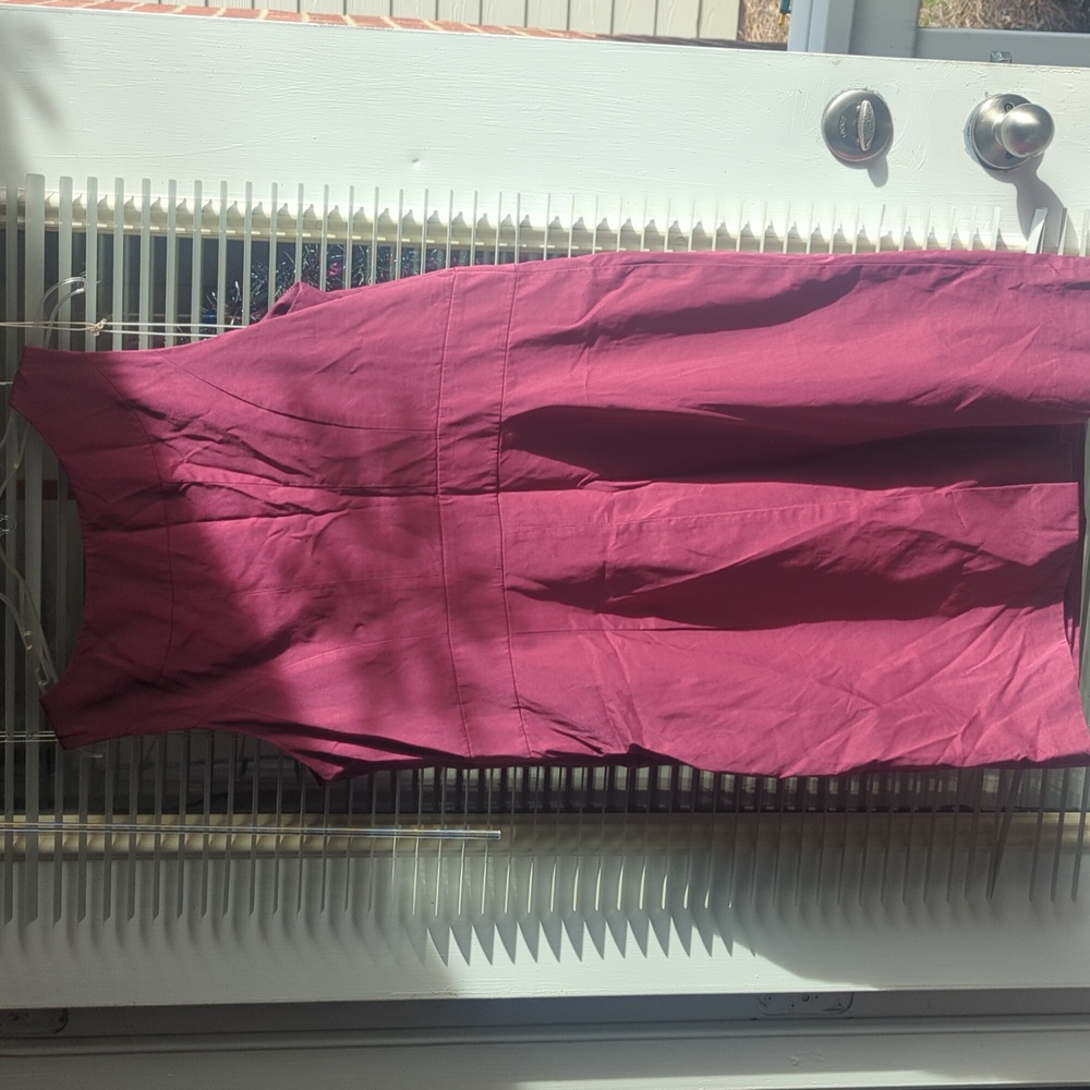 Dark magenta sleeveless dress - Picture 3 of 5